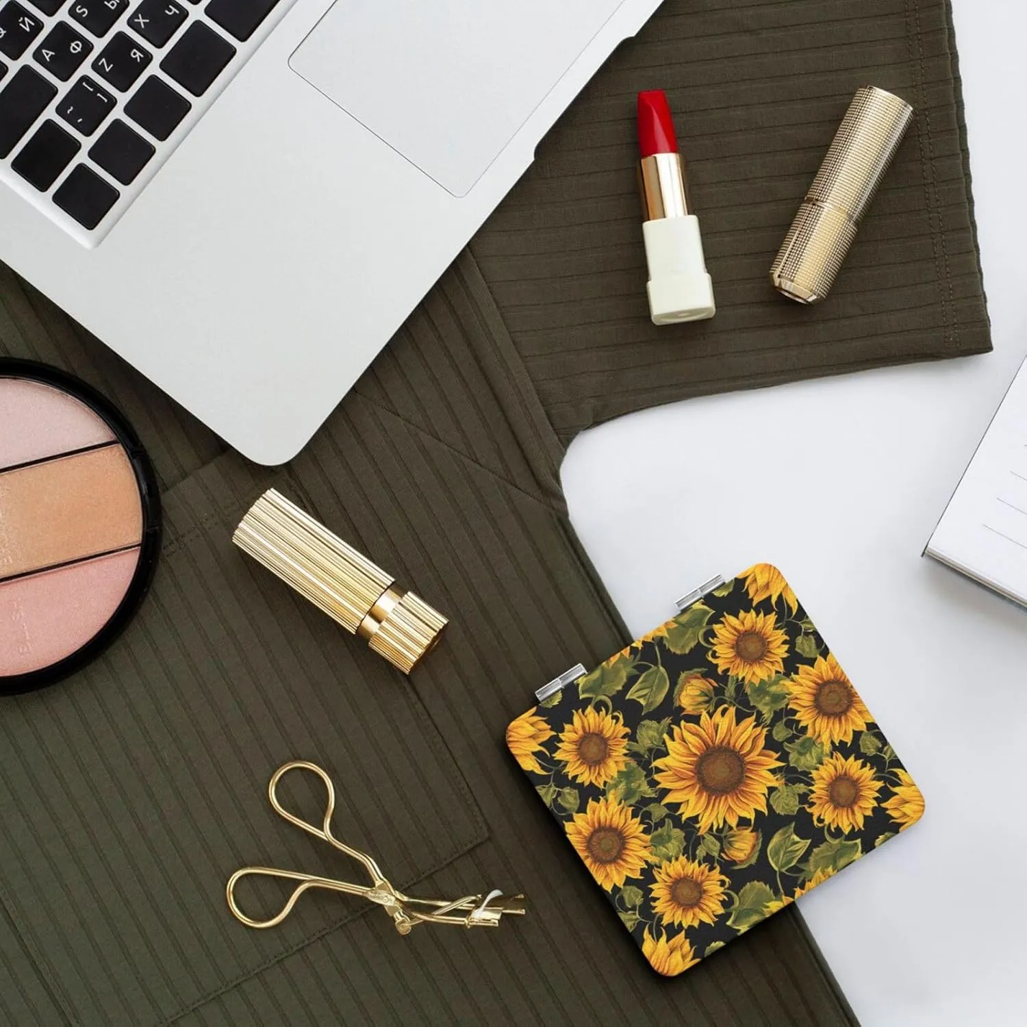 Sunflower Pattern Printed Square Pocket Makeup Mirror with 1X/2X Magnification, Portable Mini Travel Makeup Mirror for Travel Daily Work Beauty
